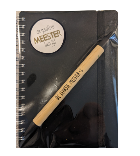 Notitieboekje met pen voor meester, verschillende kleuren