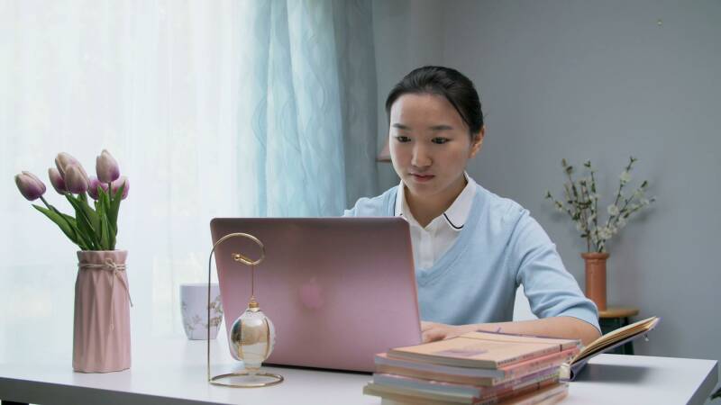 Zusters zoeken de waarheid, bekijk de website van de Almachtige God Evangelie