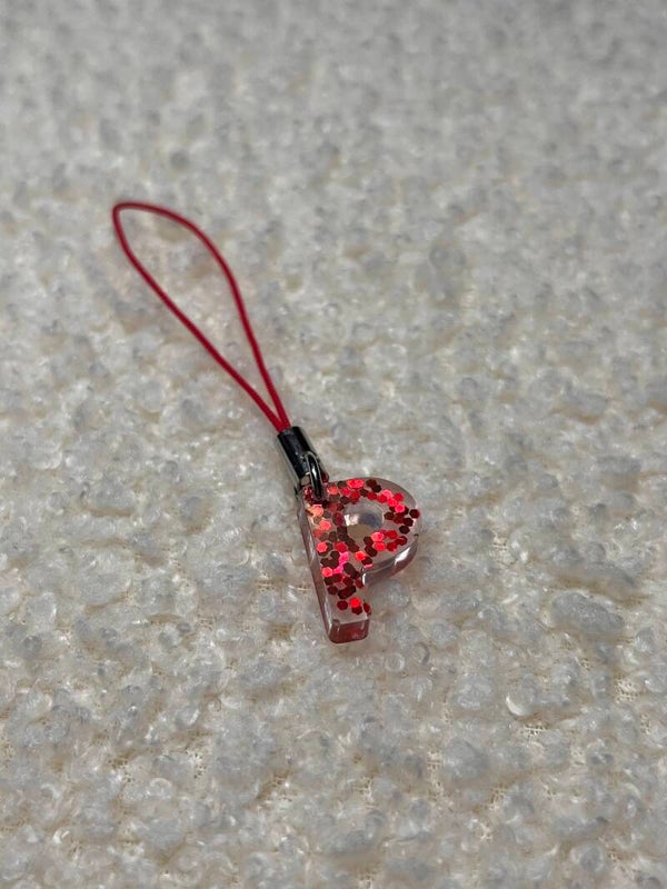 bijou de téléphone lettre p