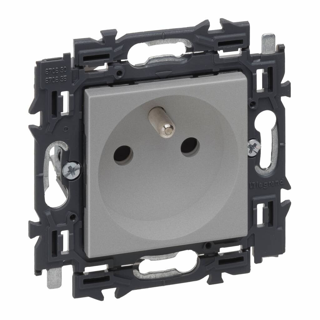 Legrand Valena Next Stopcontact 2P+A 16A Set Alu klauwen - 741620