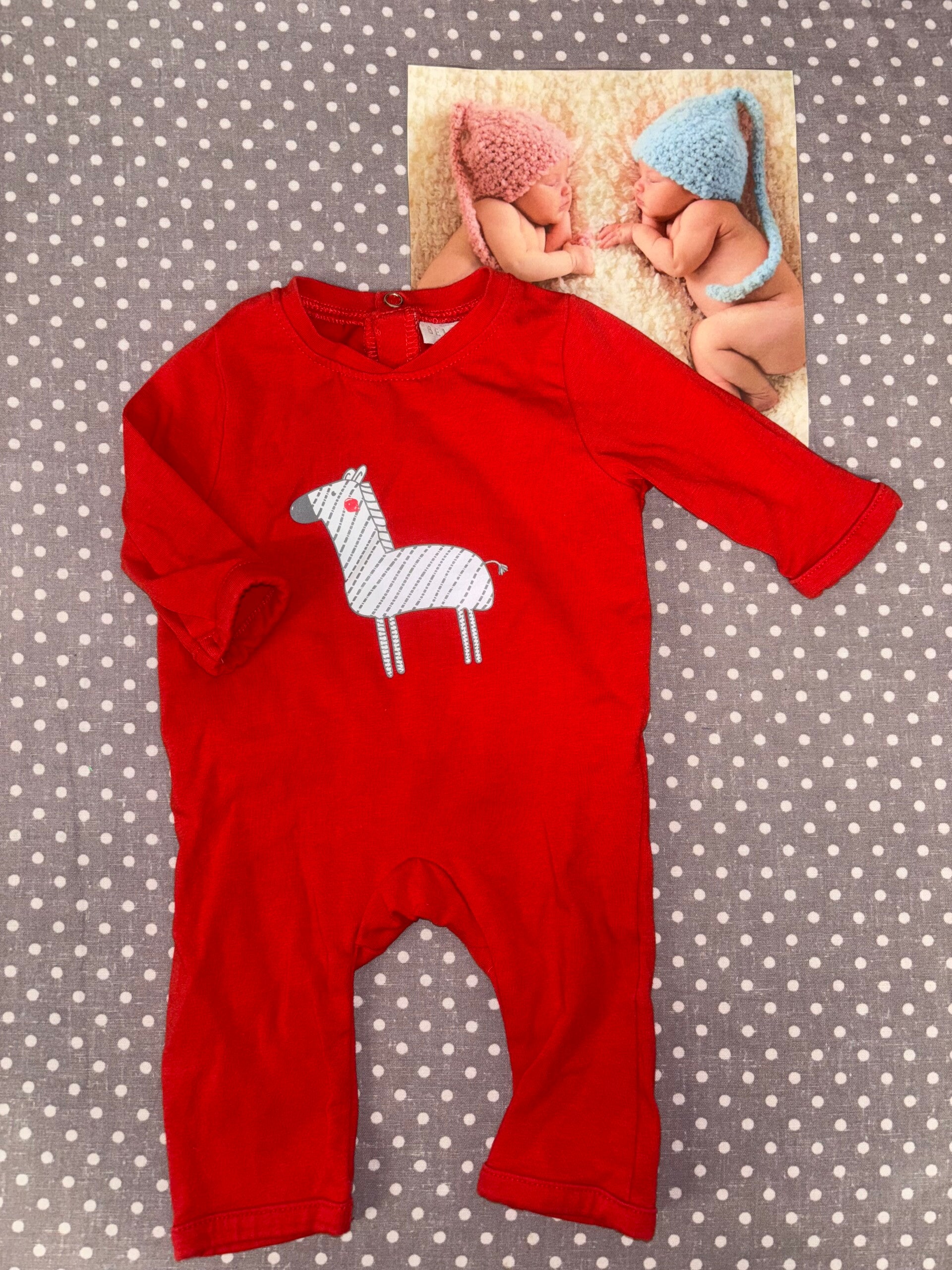 Naissance combinaison rouge BEL&BO