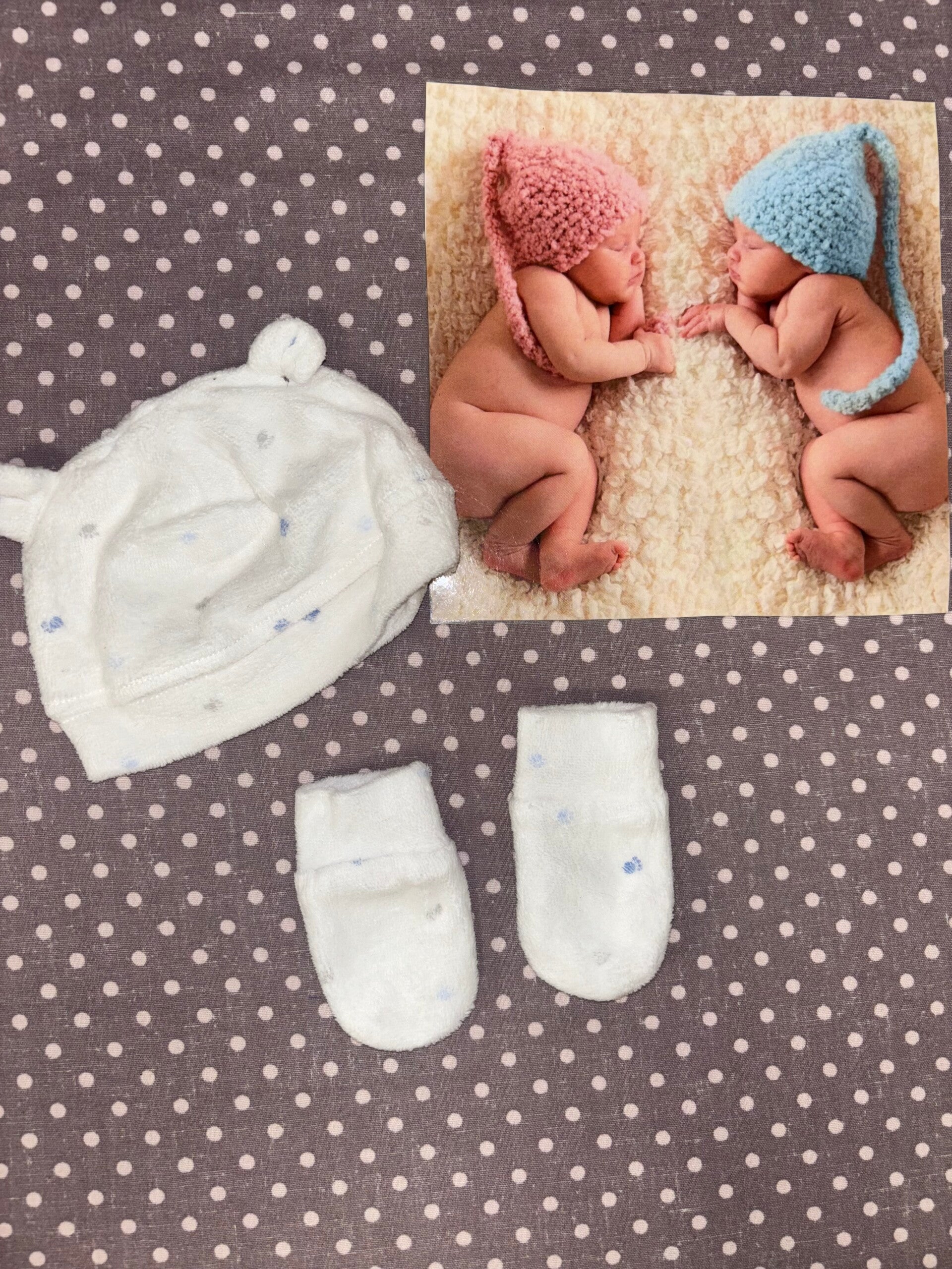 Naissance bonnet velours + moufles blanc bleu