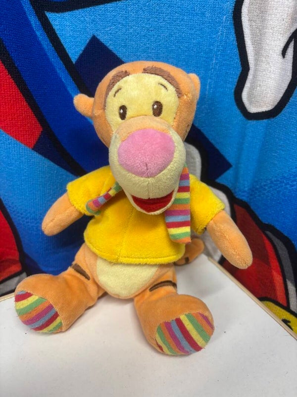 17 : Tigrou jouet peluche 22cm