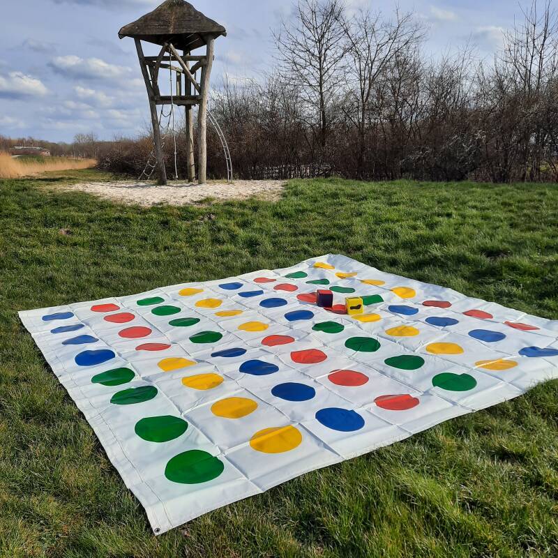 Twister XL huren. Verhuur voor o.a. kinderfeestje, familiedag Zeewolde, Almere, Harderwijk, Flevoland