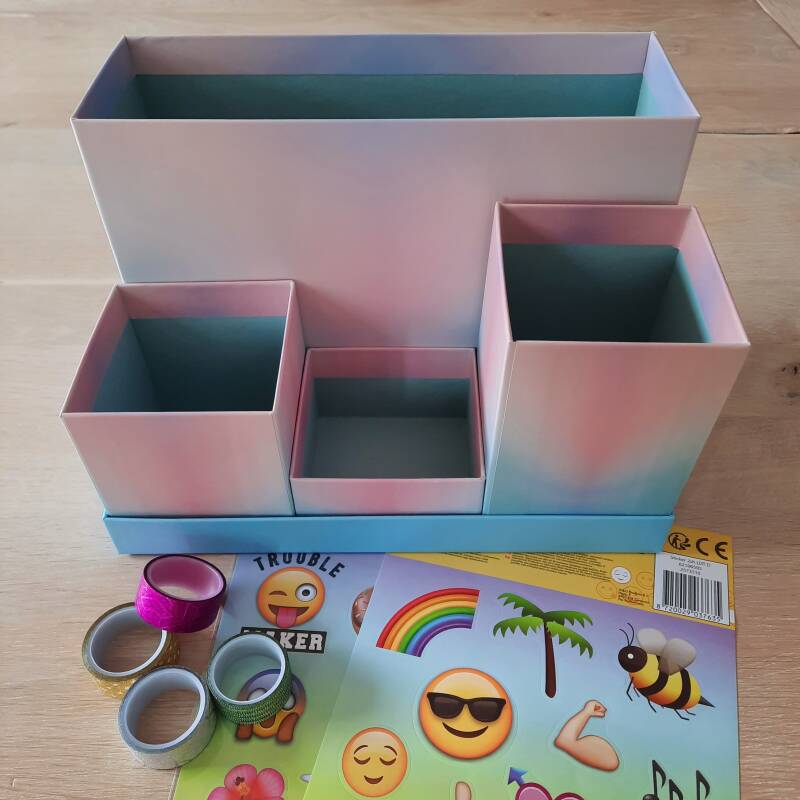 Tip voor een kinderfeestje: pennenbak versieren en deze vullen met bingoprijsjes! Knutseltip voor een meidenfeestje om thuis te vieren.