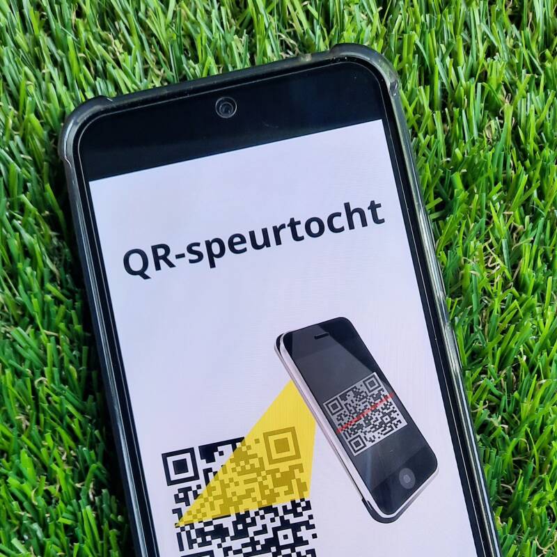 QR-speurtocht voor tieners en pubers. Geschikt voor een kinderfeestje of als groepsactiviteit voor bijv. familiedag of scouting.