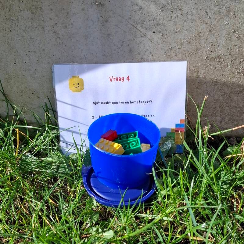 LEGO speurtocht met quizvragen en het verzamelen van bouwstenen.