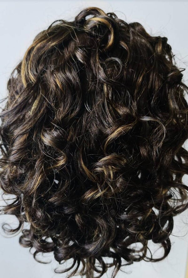 PELUCA CASTAÑA CON MECHAS CLARAS  38 CM