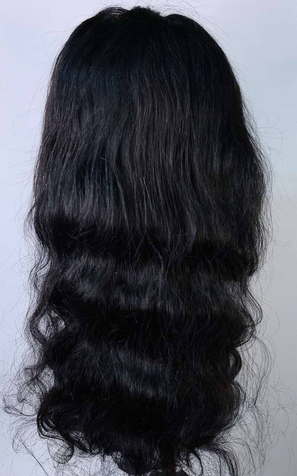 PELUCA ONDULADA NEGRA DE 60 CM