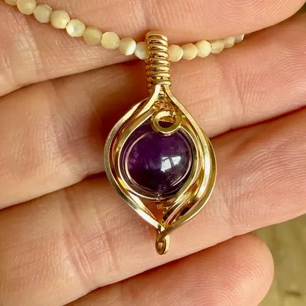Amethist hanger van 14K goldfill – handgemaakt en verfijnd