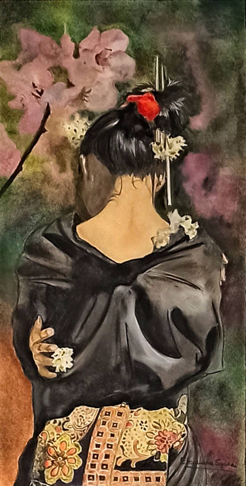 Il sogno - donna vista di schiena con kimono nero e chignon nero con spille rosse e bianche, fiori rosa sullo sfondo, mano con fiore bianco, pastello su cartone 60x30 di Eleonora Art