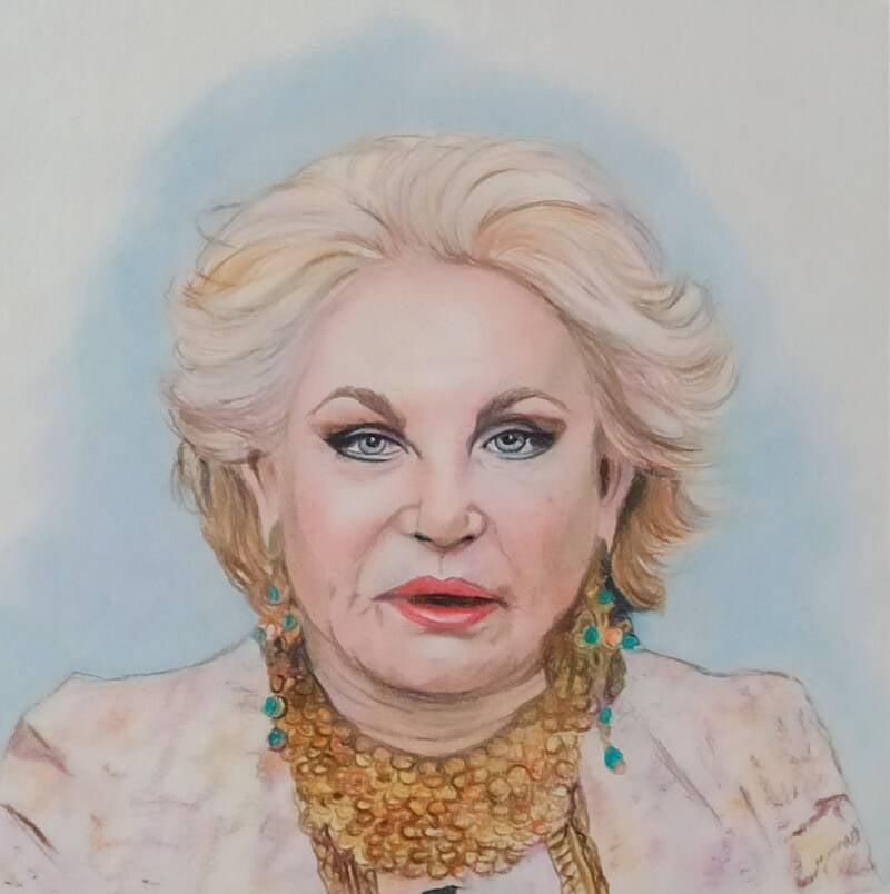 Roberta Tagliavini - ritratto di donna bionda con gioielli dorati e orecchini turchesi, pastello su cartone