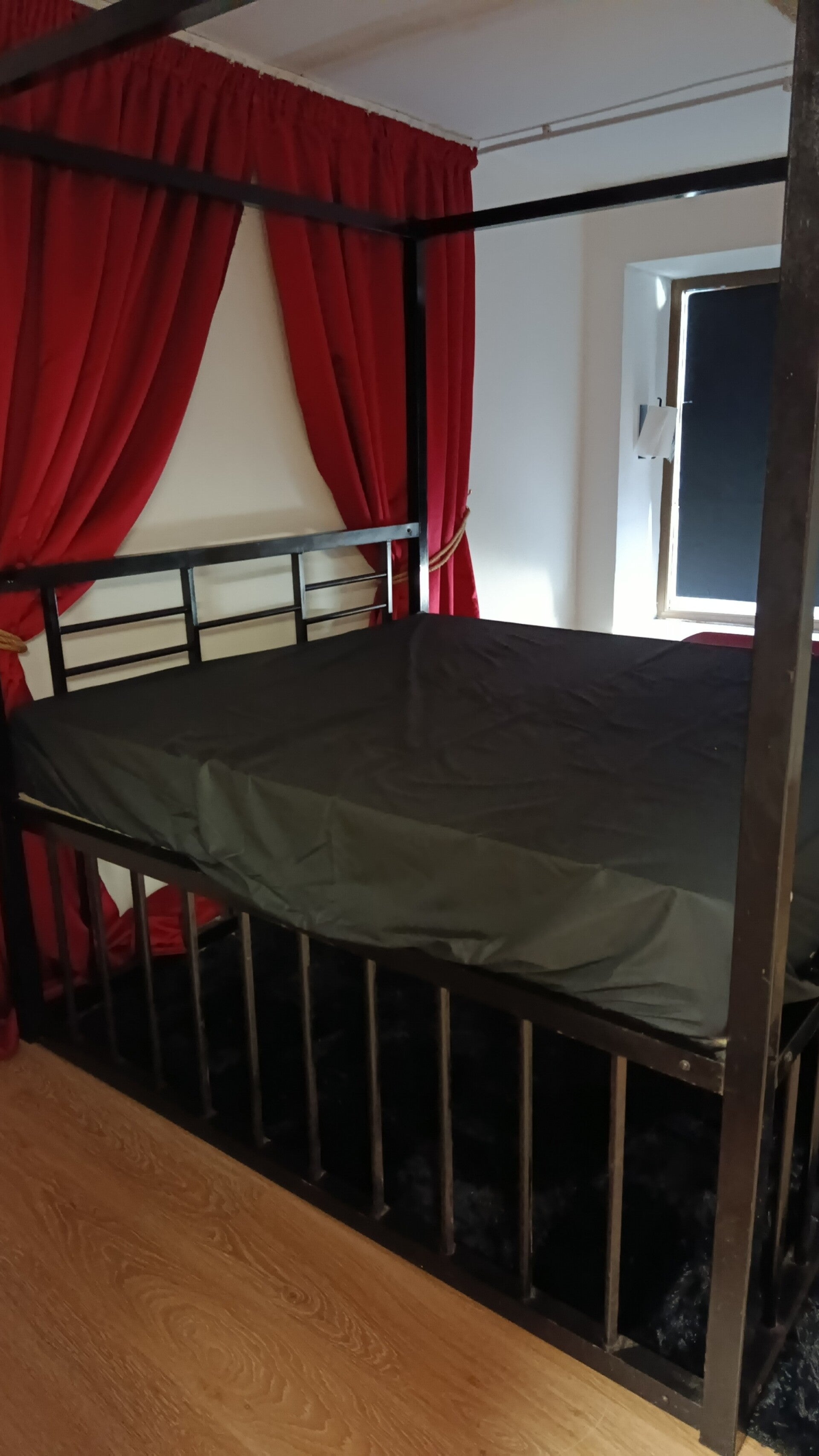 alquiler-local-mazmorra-swinger-en-valladolid-standard.jpg