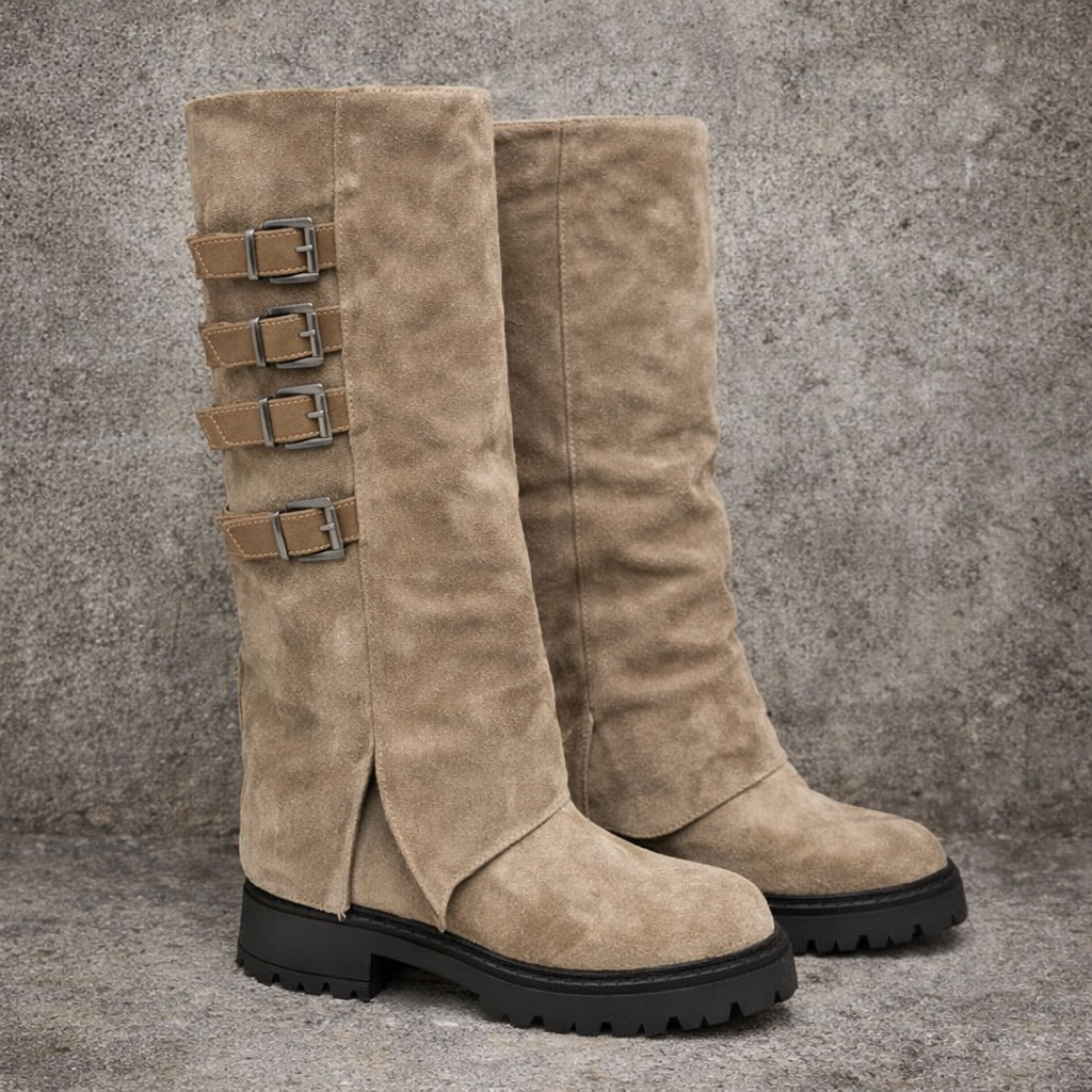 Hoge suedine boots met flap en gespen khaki