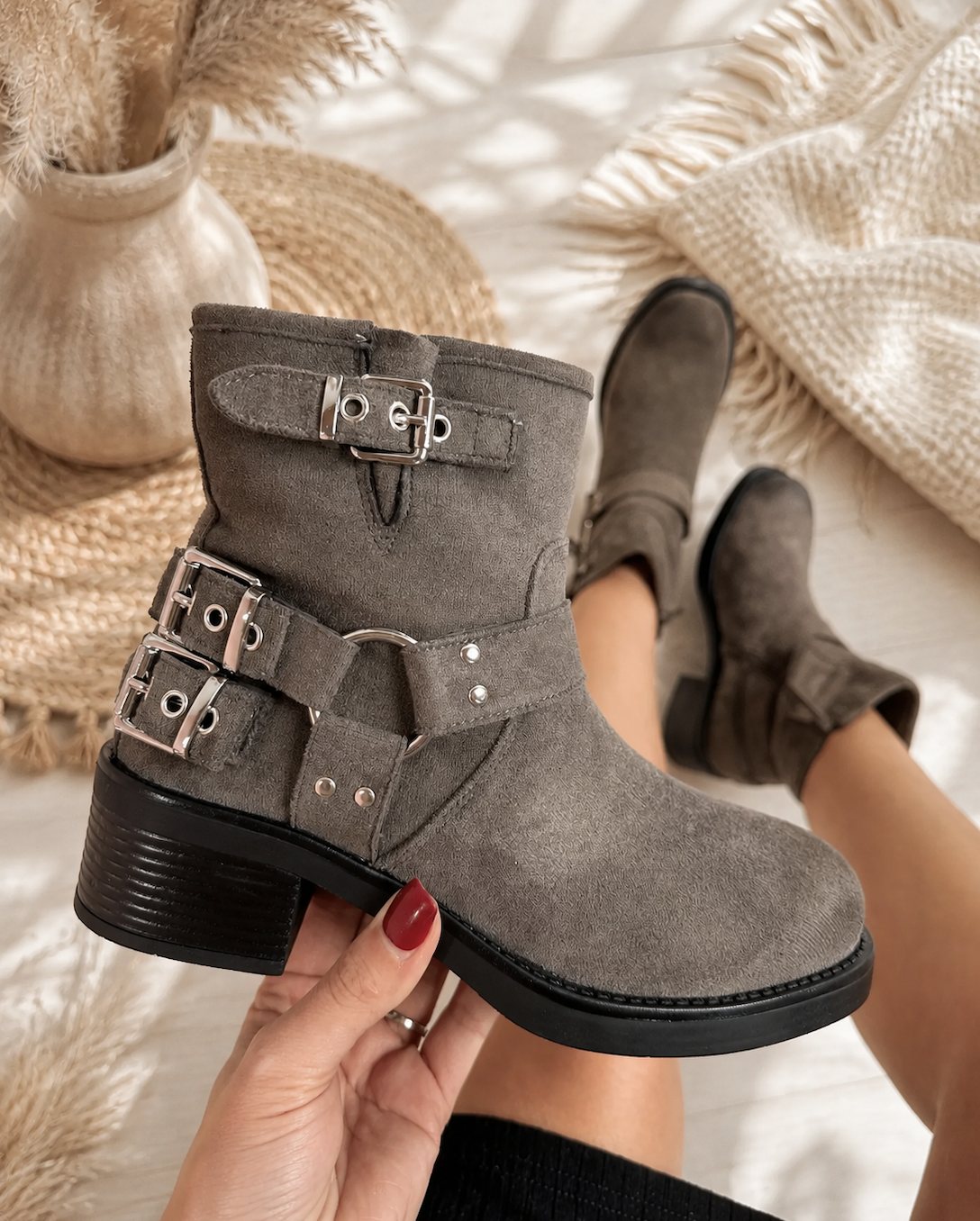 Antraciet grijze Suededine Enkellaarsjes met Gespen (Biker Boots)