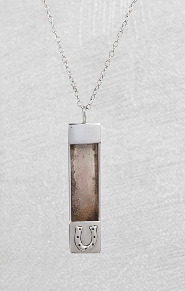 Sterling silver bar pendant with horseshoe