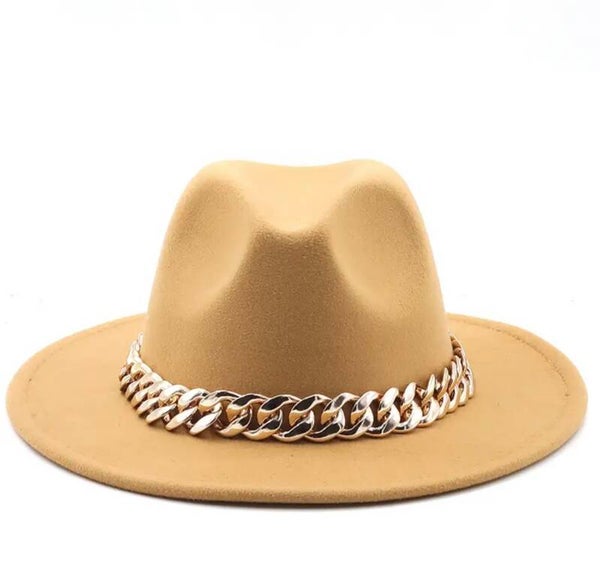 Chapeau avec chaîne