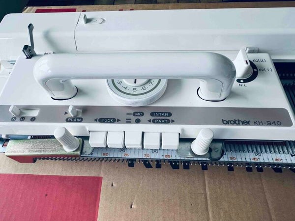 Brother KH940 Elektronische Strickmaschine, Feinstrickmaschine 4,5 mm