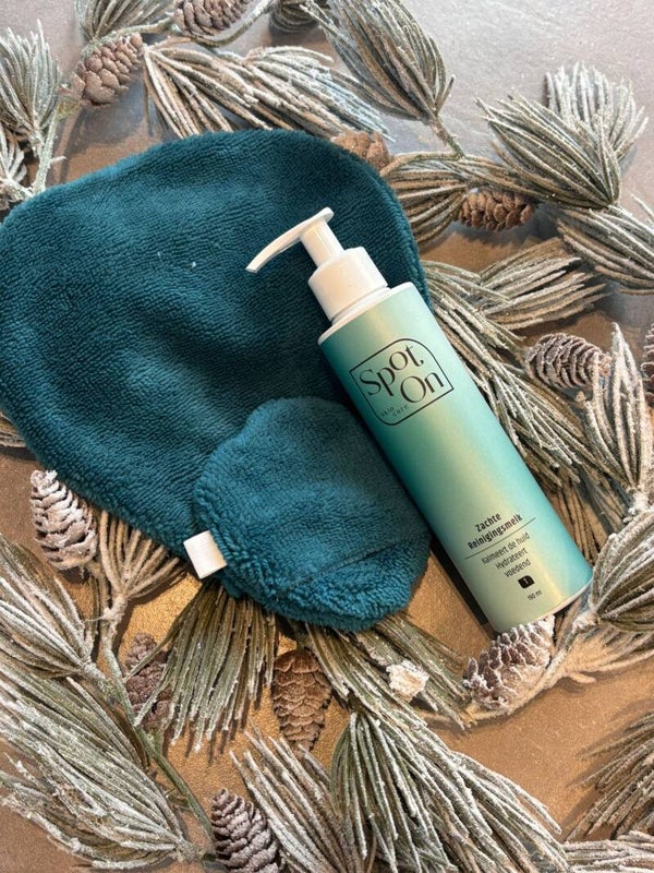 Kerstpakket: Spot On Zachte reinigingsmelk en Bamboe washandje