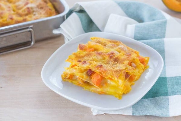 Lasagna con zucca, salsiccia e pecorino