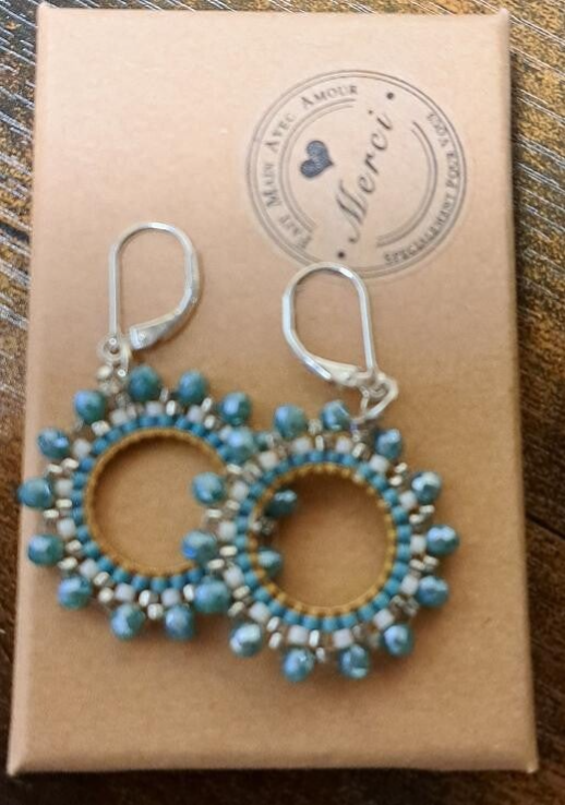 Boucles d'oreilles dormeuses en argents 925  , tressages sur perles miyukis avec perles de rocailles ,  cm diamètre, ton de couleur