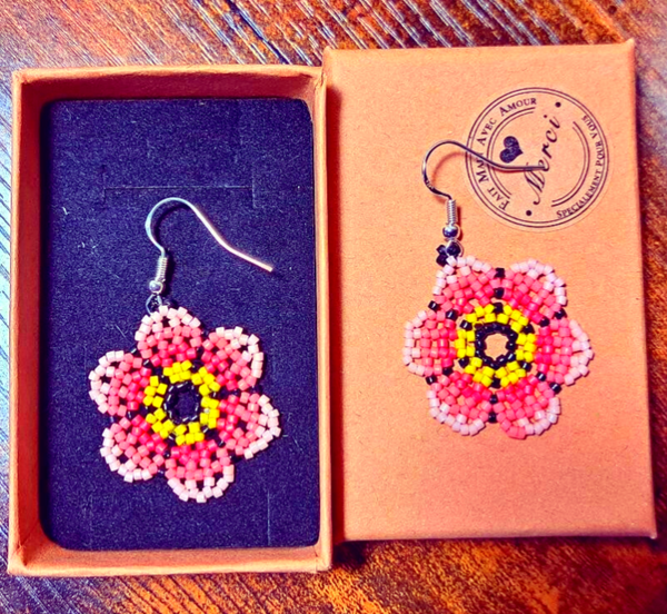 Boucles d'oreilles crochets en argents , Tressages perles miyukis , fleursroses