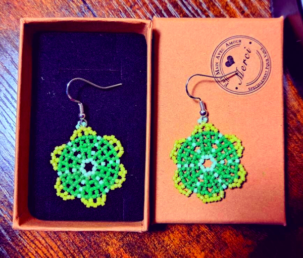 Boucles d'oreilles fleurs Tressages miyukis fleurs 2,5 cm diamètre, crochets en argents 925 hypoallergenes