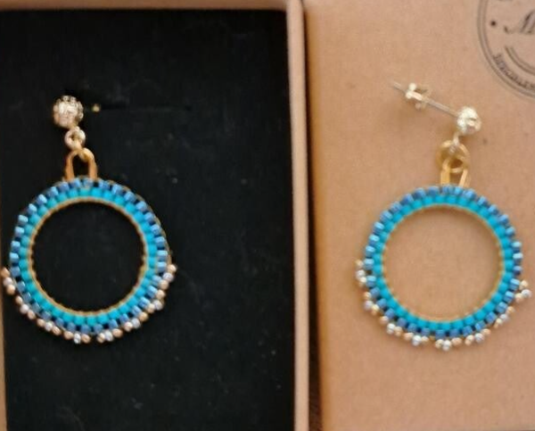 Boucles d'oreilles clous hypo allergènes, Tressages miyukis, tons bleus,fait main