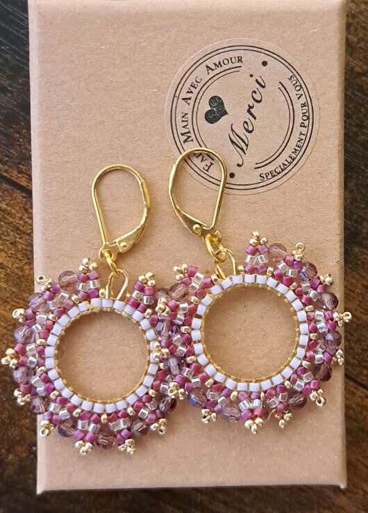 boucles d'oreilles dormeuses en argents dorées  , tressages sur perles miyukis avec perles de rocailles ,  cm diametre, ton de couleur roses
