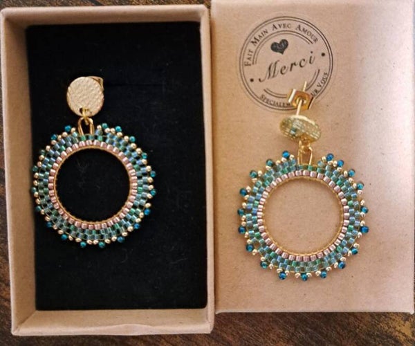 Boucles d'oreilles clous plats ,Tissages perles miyukis, diamètre 3 cm ,tons verts, hypoallergenes , fait main