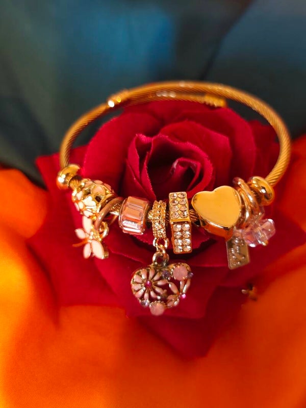 bracelet breloque rose ou bleu