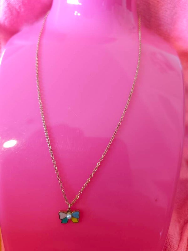 Collier multicolore avec perle