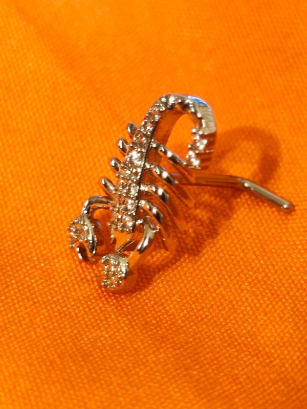 Piercing nez scorpion