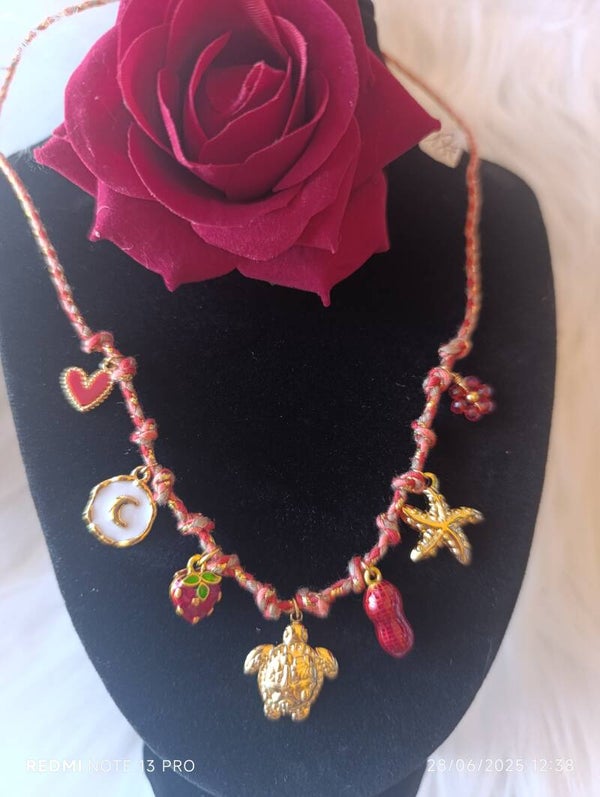 Collier corde rouge tortue