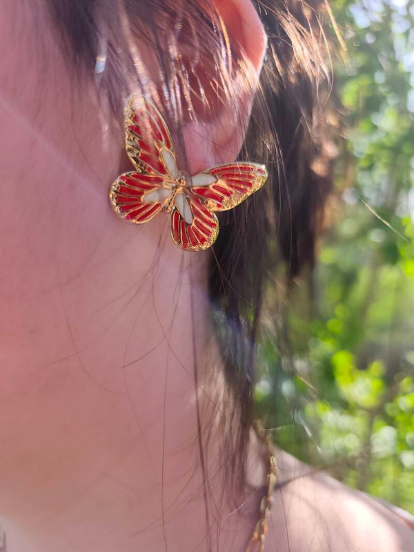Boucles d'oreilles papillons.
