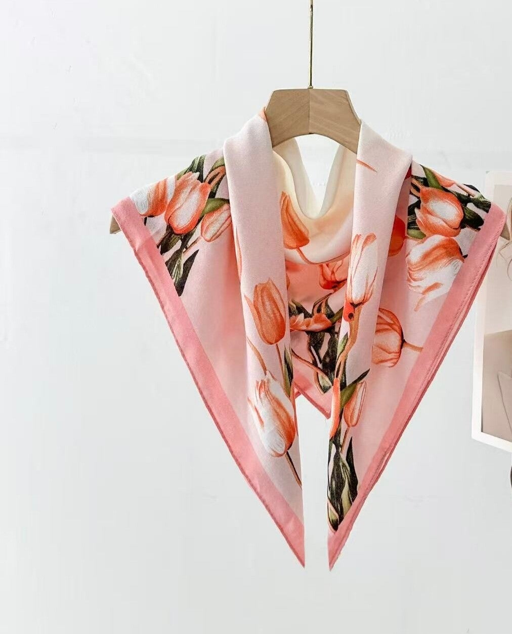 foulard gris rose pastel, floral doux