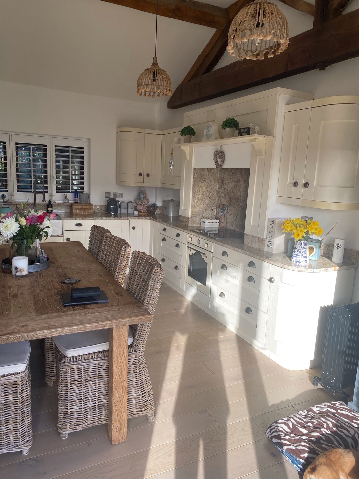 Kitchen before FARROW refinishing