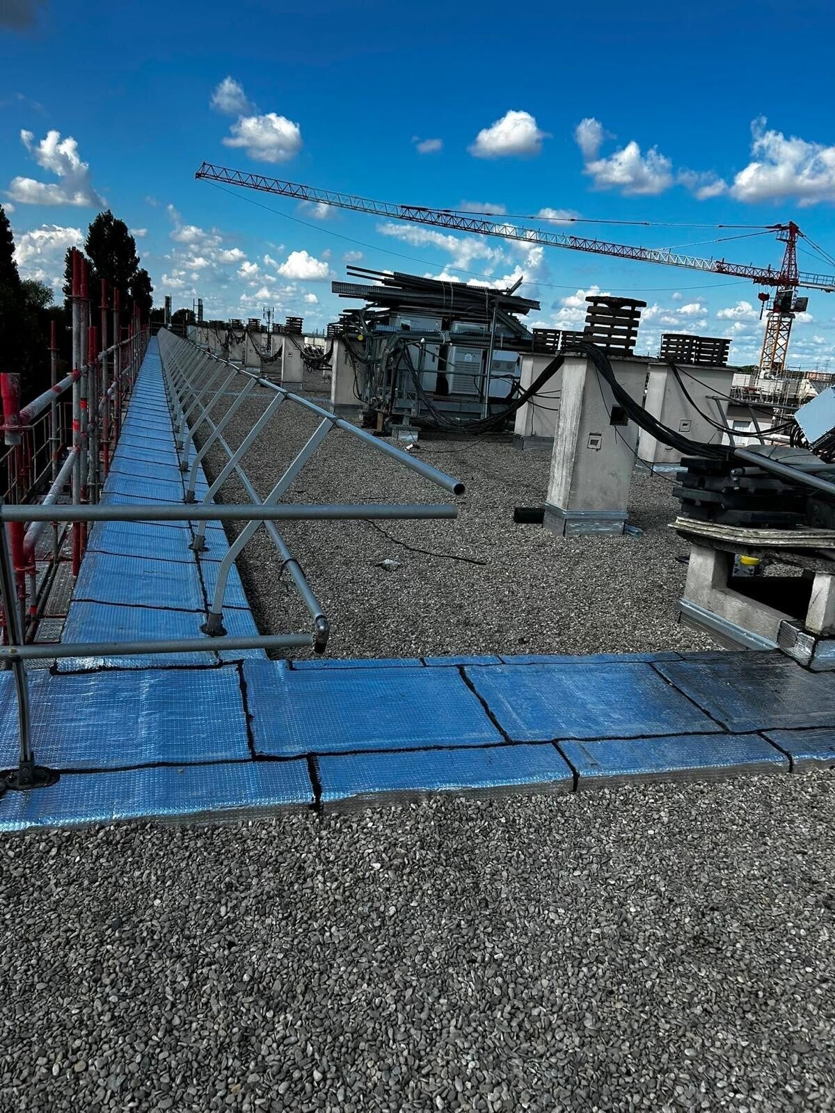 Relevés d’étanchéité sur une toiture-terrasse gravillonnée — réalisation ASILLA