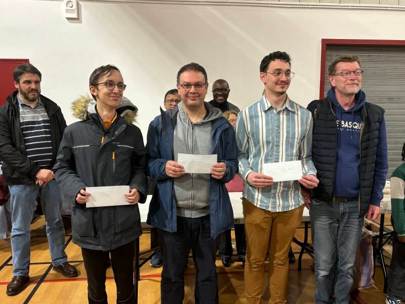 Flavien, à droite sur la photo avec son prix (3ème)