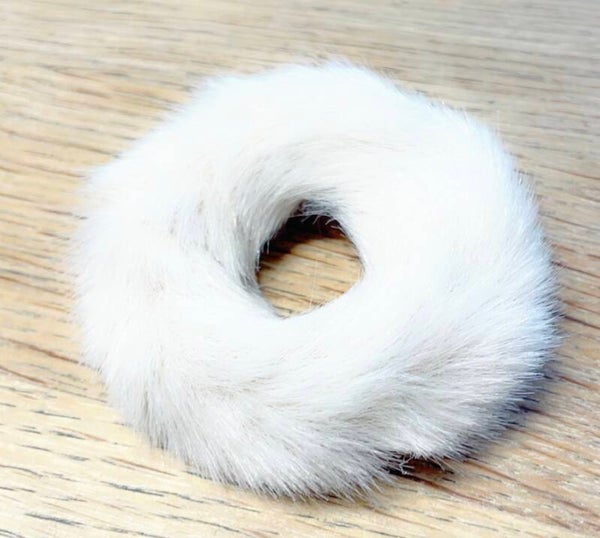 Fluffy donut kleur licht beige