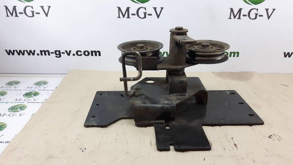 John Deere GX 355 Haltearm inkl. Umlenkrollen AM130471