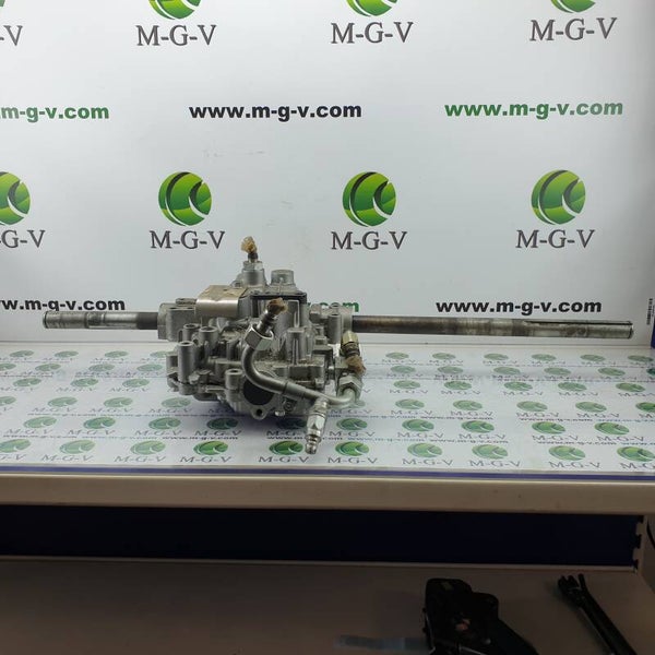 Stiga Park Pro 4 WD Vorderachse/ Hydraulische Motor-Vordere 1134-5702-01 (Das Getriebe war bis zum Ausbau voll funktionsfähig. Zwei Simmenringe, zwei Ringe und ein Magnetdeckel wurden erneuert und abgedichtet.)