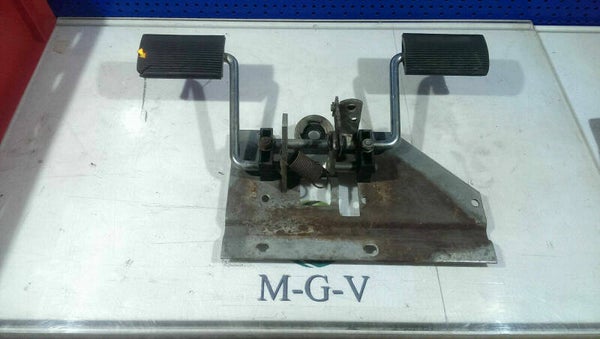 Jonsered FR 2111 M Aufsitzmäher Pedalplatte incl. Anbauteile (J6/2344)