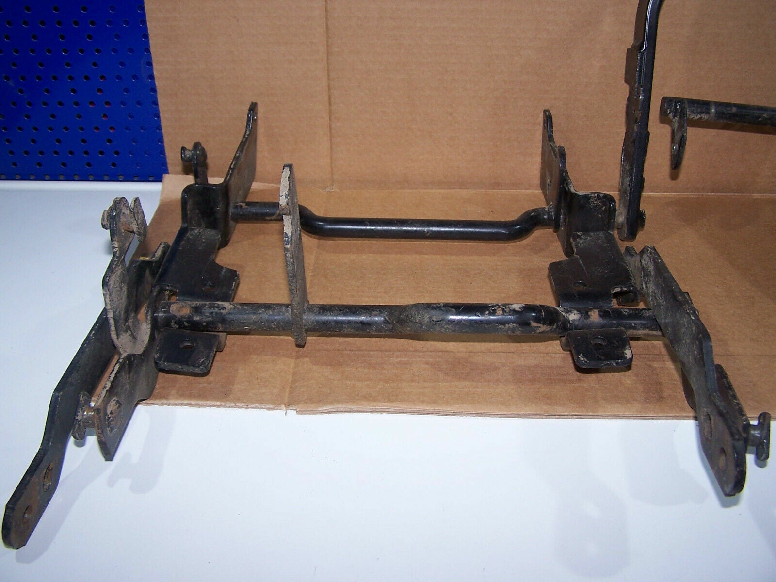 Bremspedal, Mähwerkgestänge, Hydrostatgestänge John Deere LTR 166 Aufsitzmäher   (H2/891)