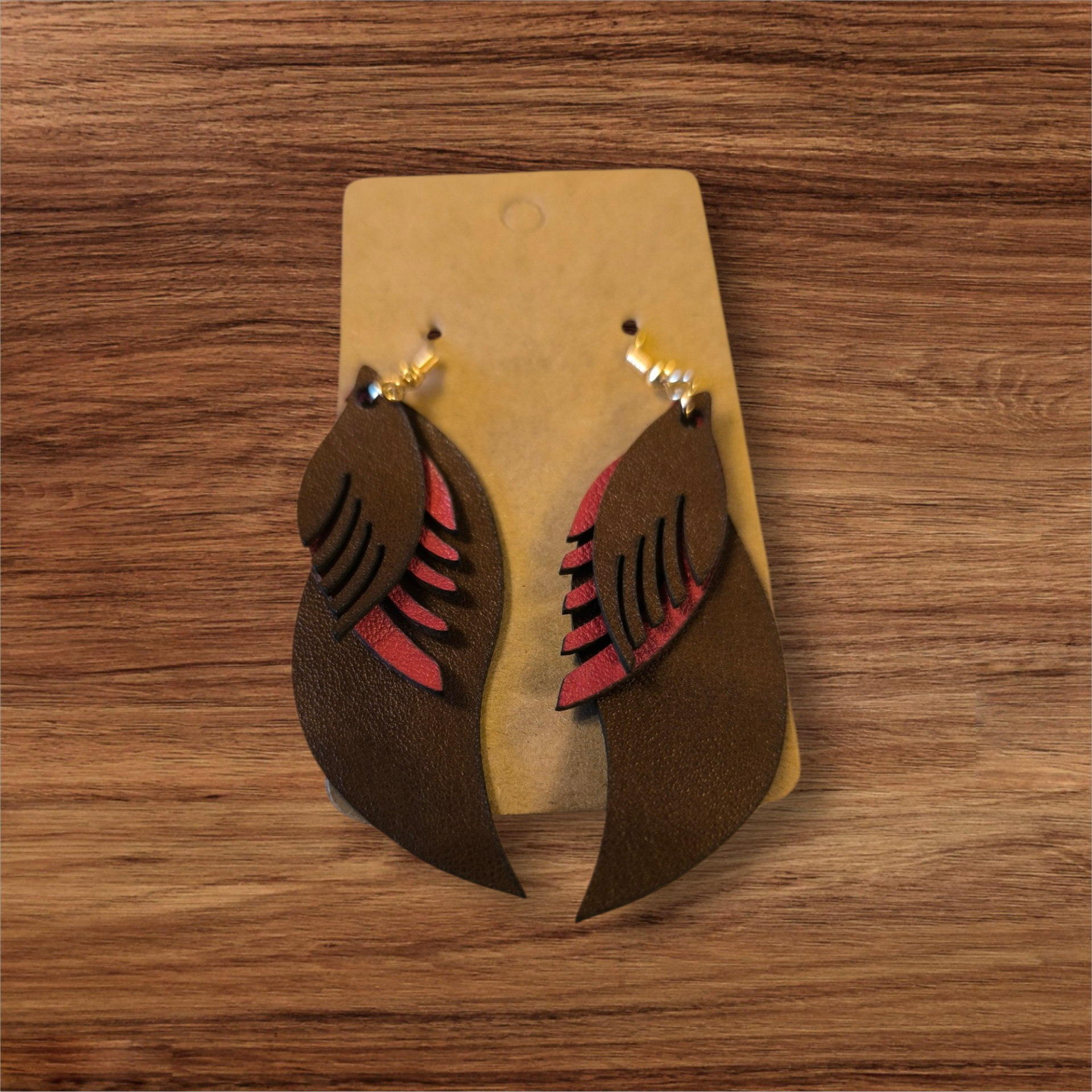 Boucles d’oreilles plume en cuir – Création artisanale