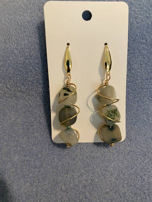Earrings with hooks (e-25)