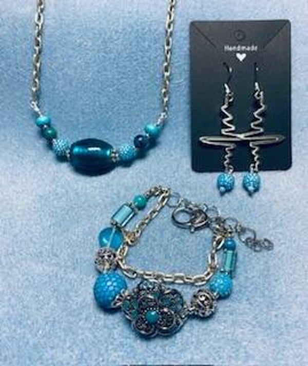 Set - Necklace, bracelet and earrings (s-27)