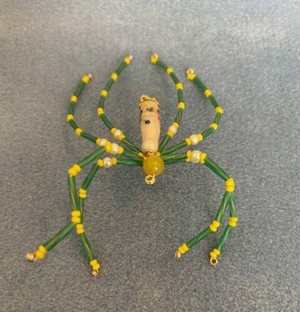 Suncatcher Spider (also Christmas Spider) (m-40)