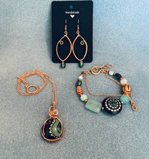 Set - Necklace, bracelet and earrings