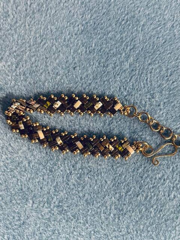 Bracelet in Herringbone pattern (b-111)
